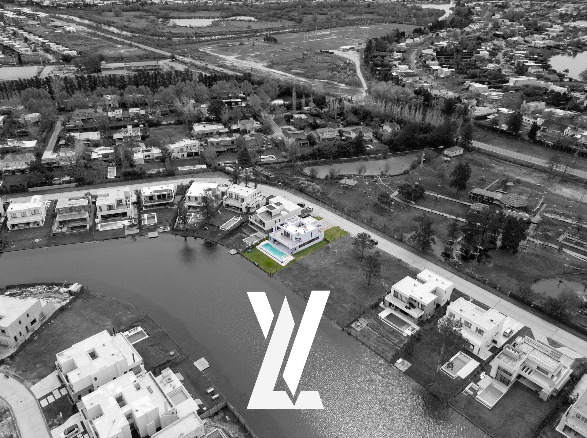 Fotografía inmobiliaria de Casa Laguna Grande en Nordelta, Tigre — foto 1 por SkyView